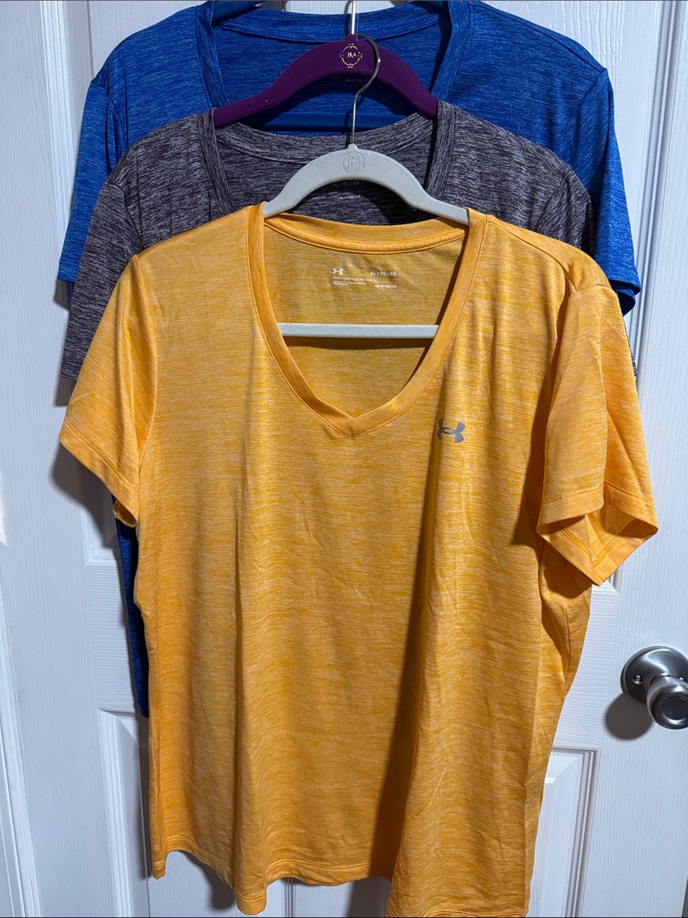 Under Armour Women’s set of 3 Heather V-Neck Short Sleeve Tee XL